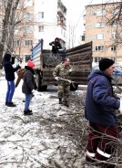 Волгодонцы устраняют последствия циклона: на общегородской субботник вышли более тысячи  горожан